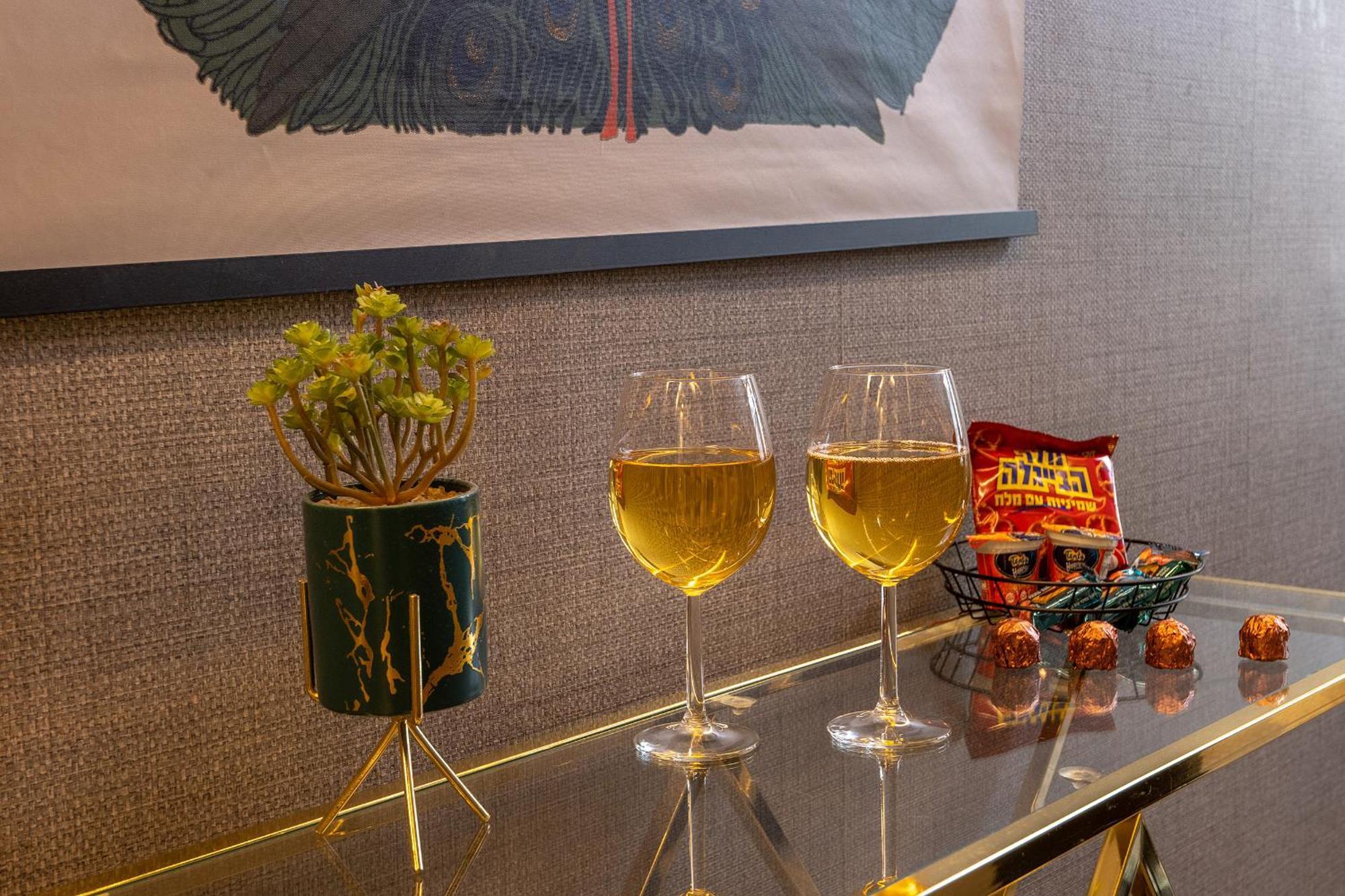 On The Walls - Mamilla View - *
